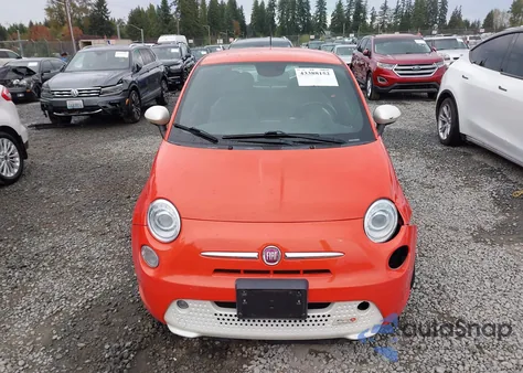 2015 Fiat 500E Battery Electric z USA, uszkodzony, nr VIN 3C3CFFGE1FT549836